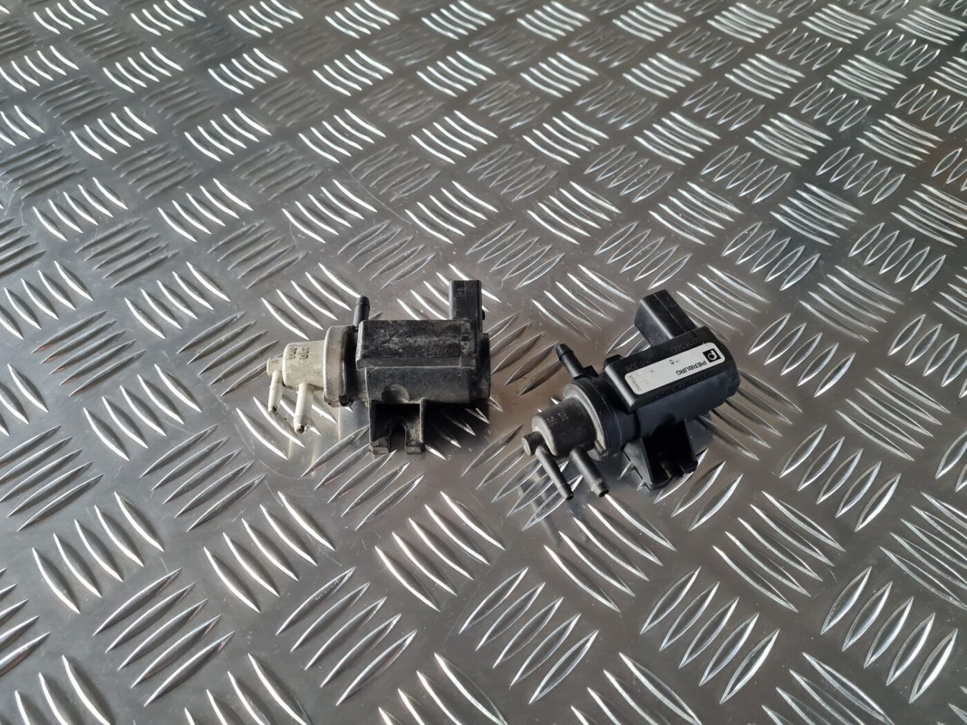 Solenoīda vakuuma vārsts priekš VW GOLF IV 1999 4 Solenoīda vakuuma vārsts priekš VW GOLF IV 1999