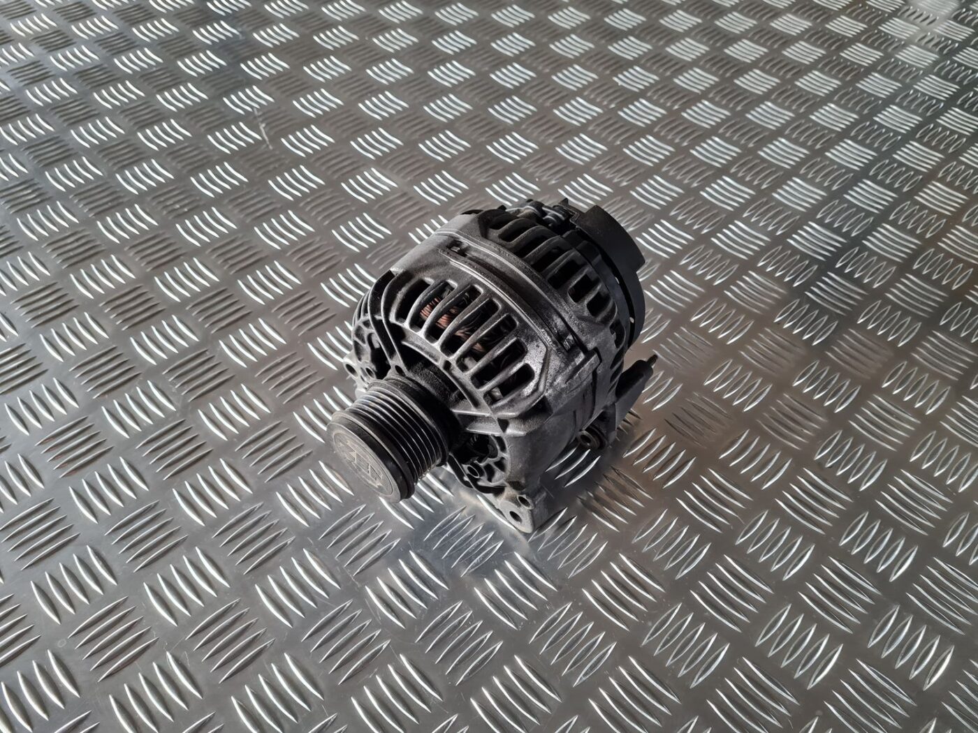 Ģenerators priekš VW GOLF IV 1999 1 Ģenerators priekš VW GOLF IV 1999