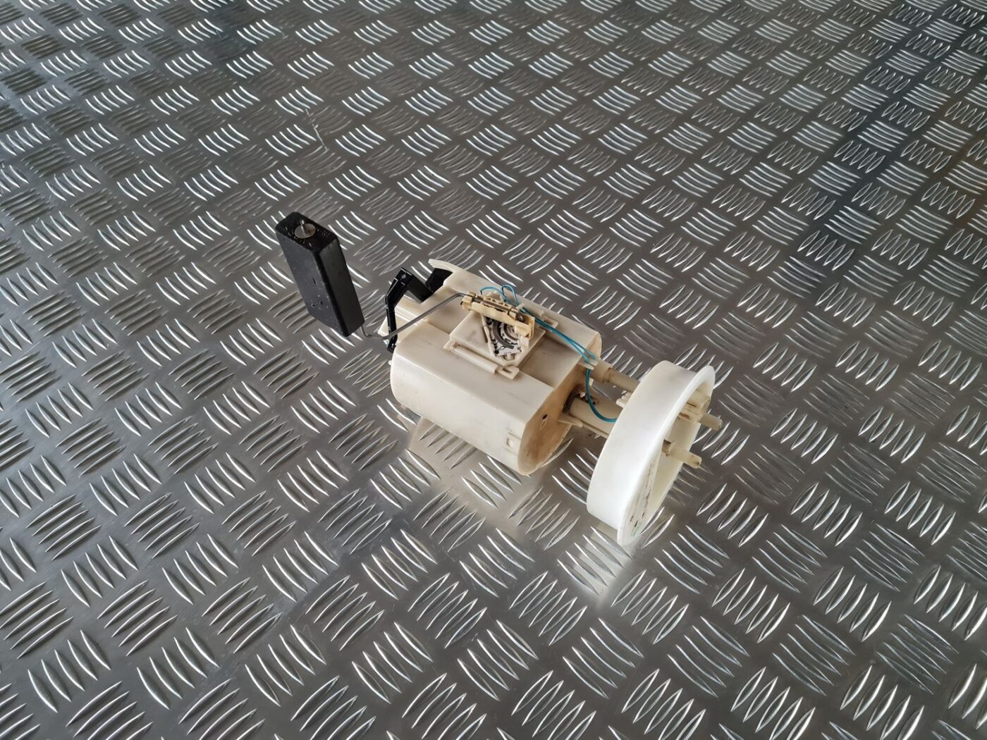 Degvielas tvertnes sūknis priekš VW GOLF IV 1999 1 Degvielas tvertnes sūknis priekš VW GOLF IV 1999