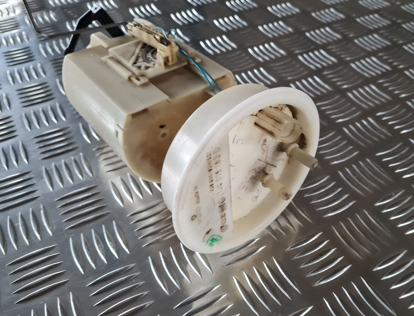 Degvielas tvertnes sūknis priekš VW GOLF IV 1999 6 Degvielas tvertnes sūknis priekš VW GOLF IV 1999