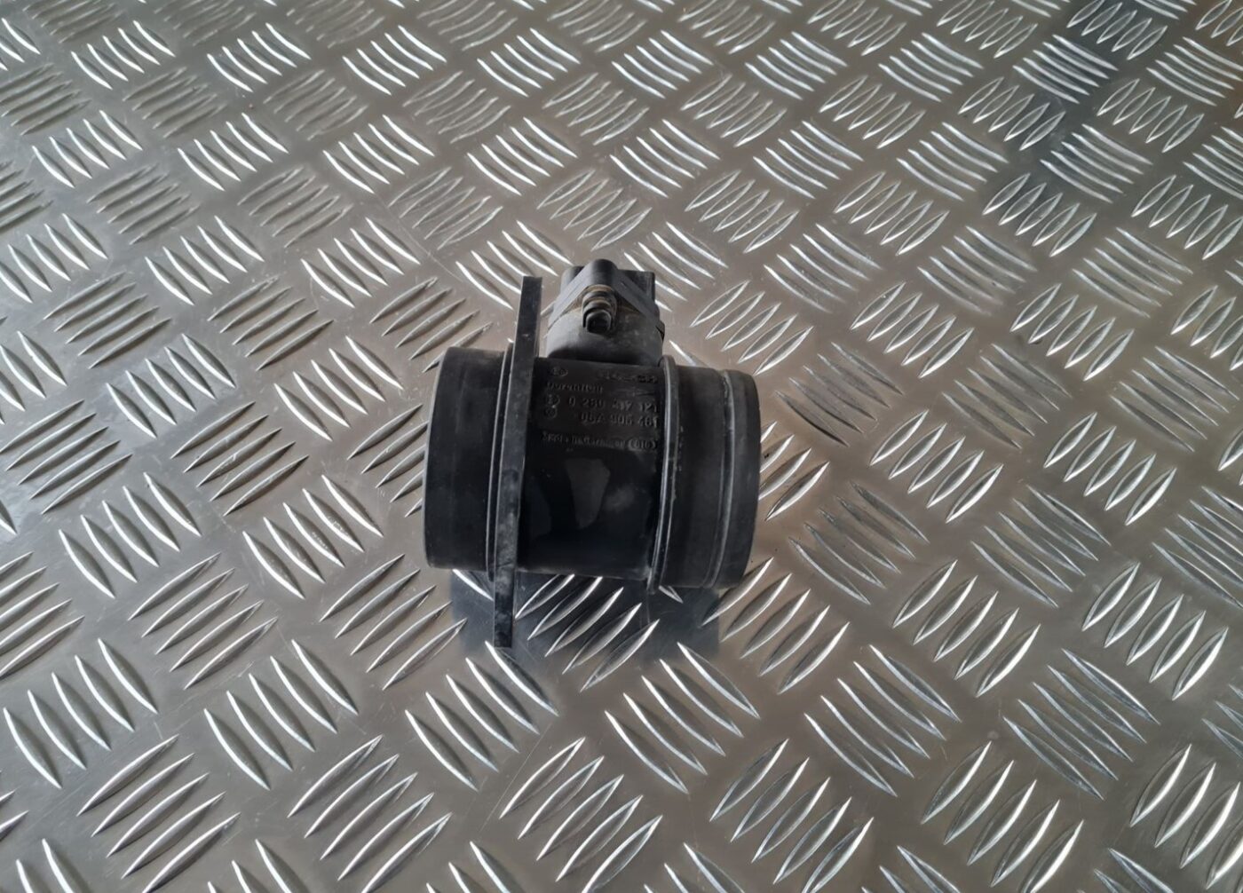 Gaisa plūsmas mērītājs priekš VW GOLF IV 1999 3 Gaisa plūsmas mērītājs priekš VW GOLF IV 1999