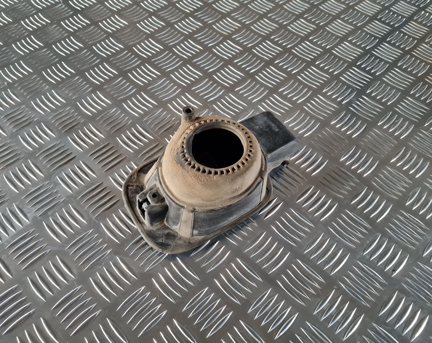 Degvielas tvertnes vāks priekš VW GOLF IV 1999 3 Degvielas tvertnes vāks priekš VW GOLF IV 1999