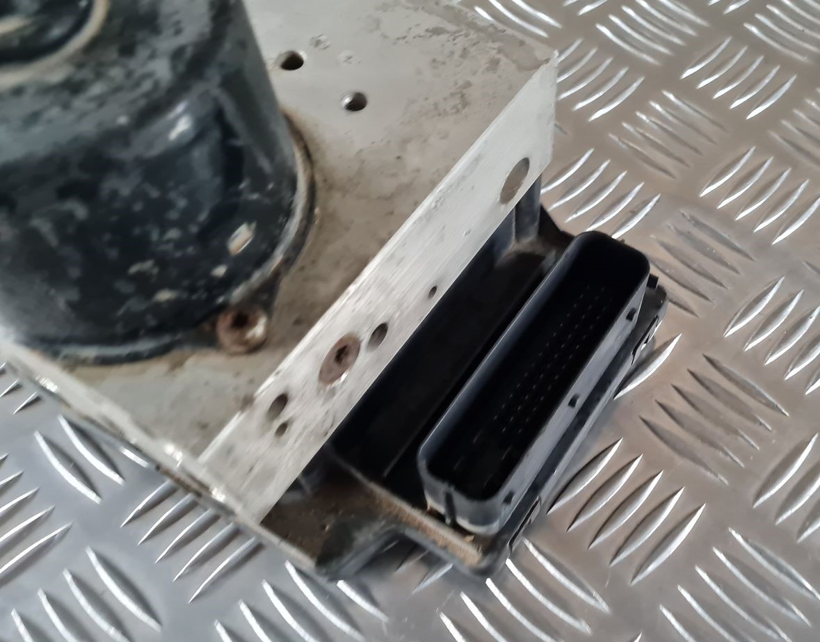 ABS bloks priekš VW GOLF IV 1999 2 ABS bloks priekš VW GOLF IV 1999