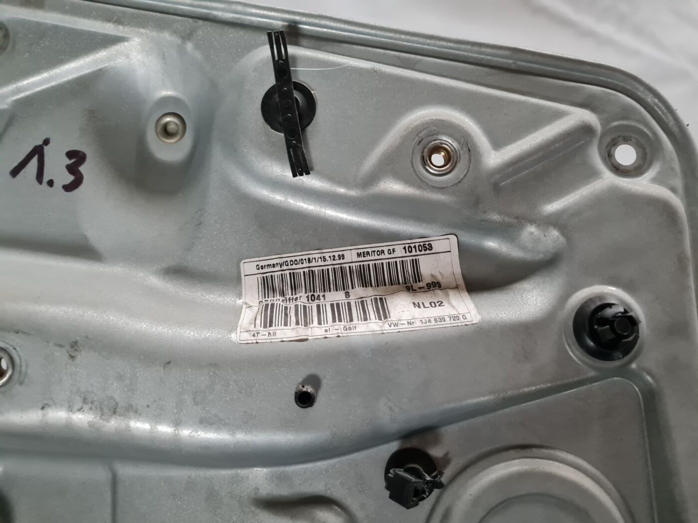 Stikla pacelšanas mehānisma panele priekš VW GOLF IV 1999 2 Stikla pacelšanas mehānisma panele priekš VW GOLF IV 1999