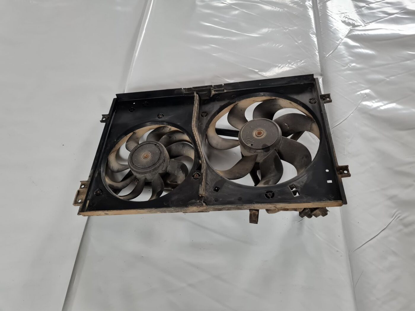 Dzesēšanas radiatora ventilators priekš VW GOLF IV 1999