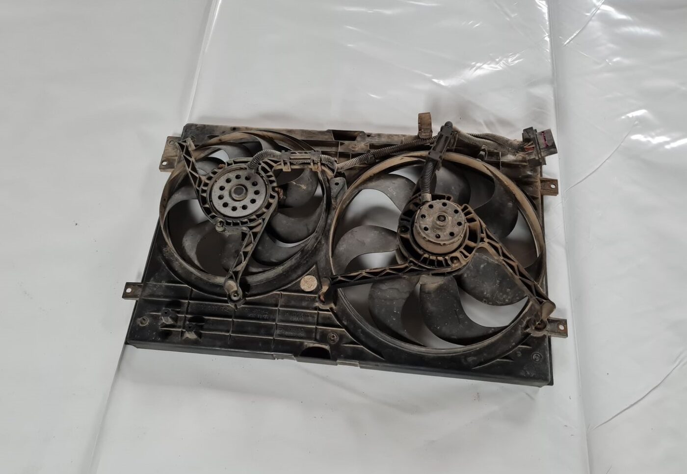 Dzesēšanas radiatora ventilators priekš VW GOLF IV 1999