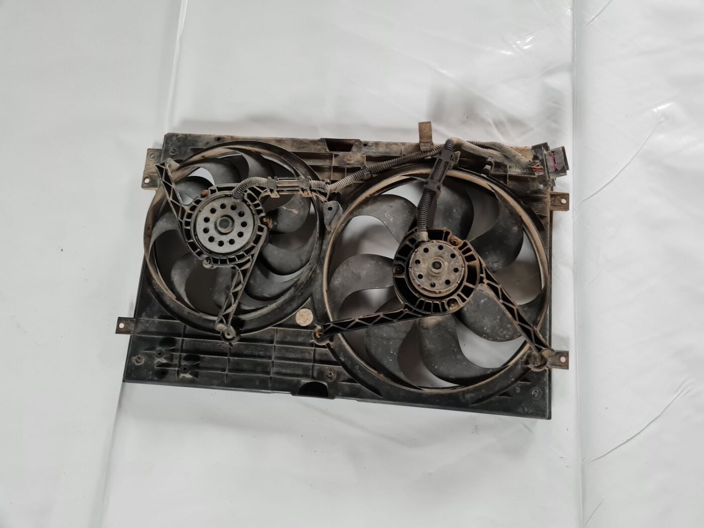 Dzesēšanas radiatora ventilators priekš VW GOLF IV 1999