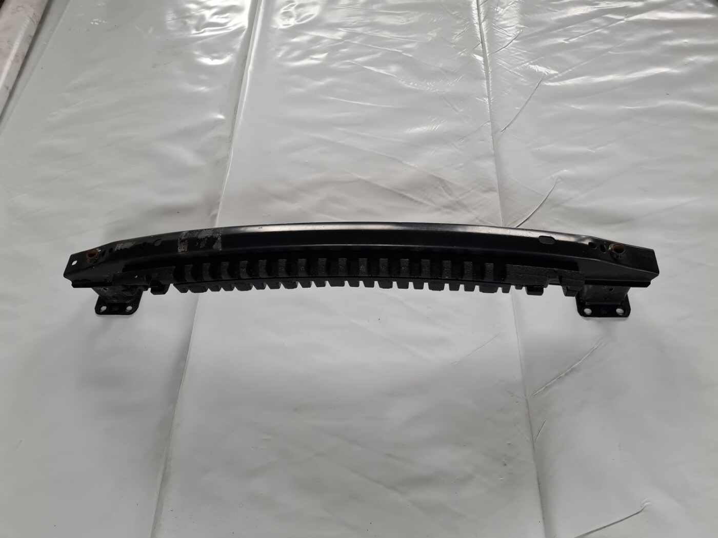 Aizmugurējā bufera pastiprinātājs priekš VW TOUAREG 2007 1 Aizmugurējā bufera pastiprinātājs priekš VW TOUAREG 2007