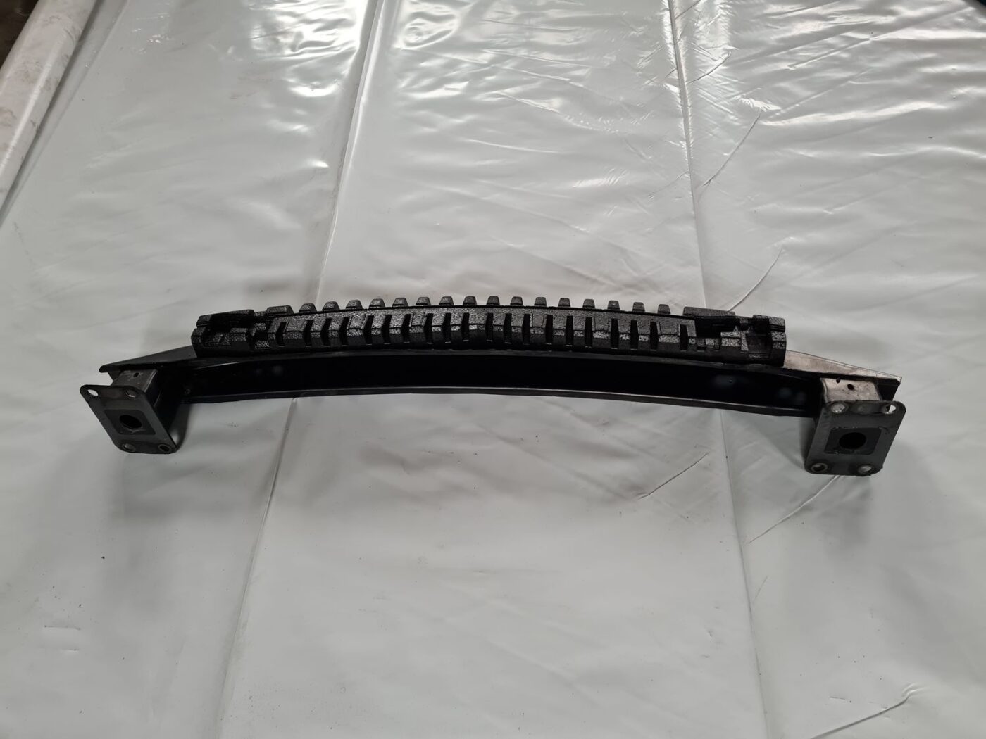 Aizmugurējā bufera pastiprinātājs priekš VW TOUAREG 2007 3 Aizmugurējā bufera pastiprinātājs priekš VW TOUAREG 2007