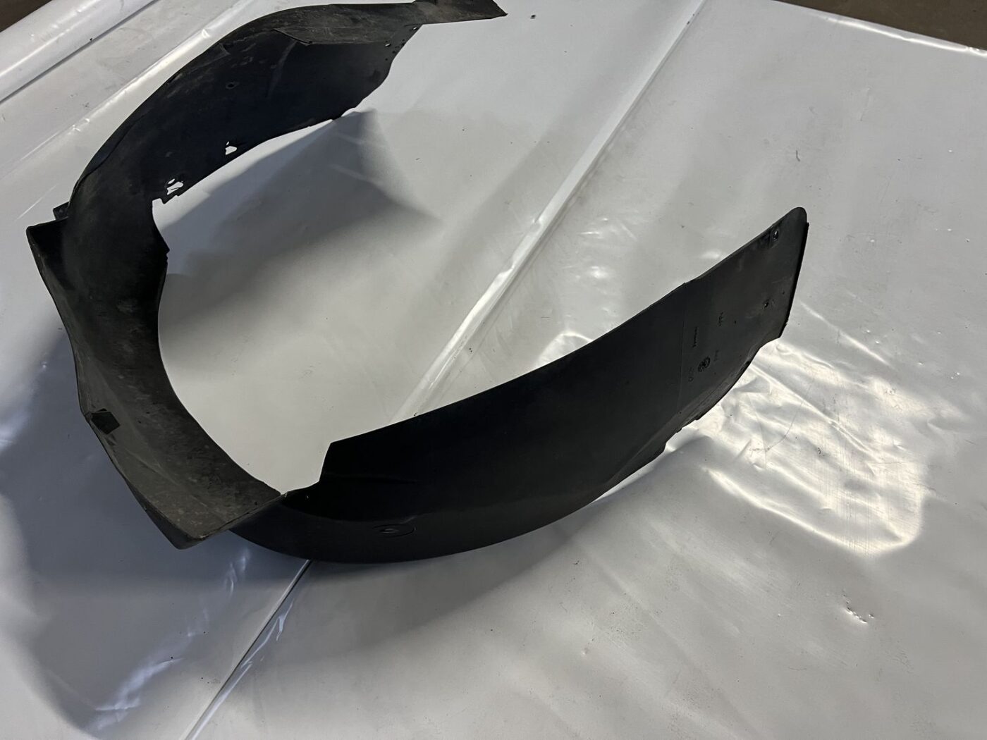 Priekšējais kreisais paspārns priekš AUDI A4 2000 AVANT 2 Priekšējais kreisais paspārns priekš AUDI A4 2000 AVANT