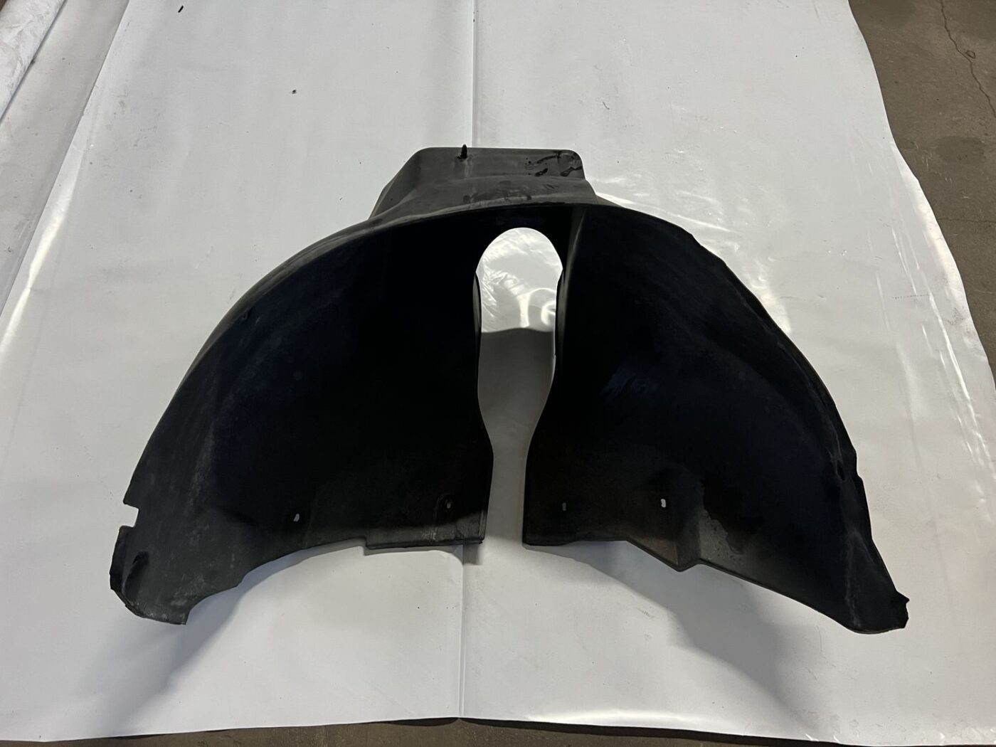 Aizmugurējais kreisais paspārns priekš AUDI A4 2000 AVANT 1 Aizmugurējais kreisais paspārns priekš AUDI A4 2000 AVANT