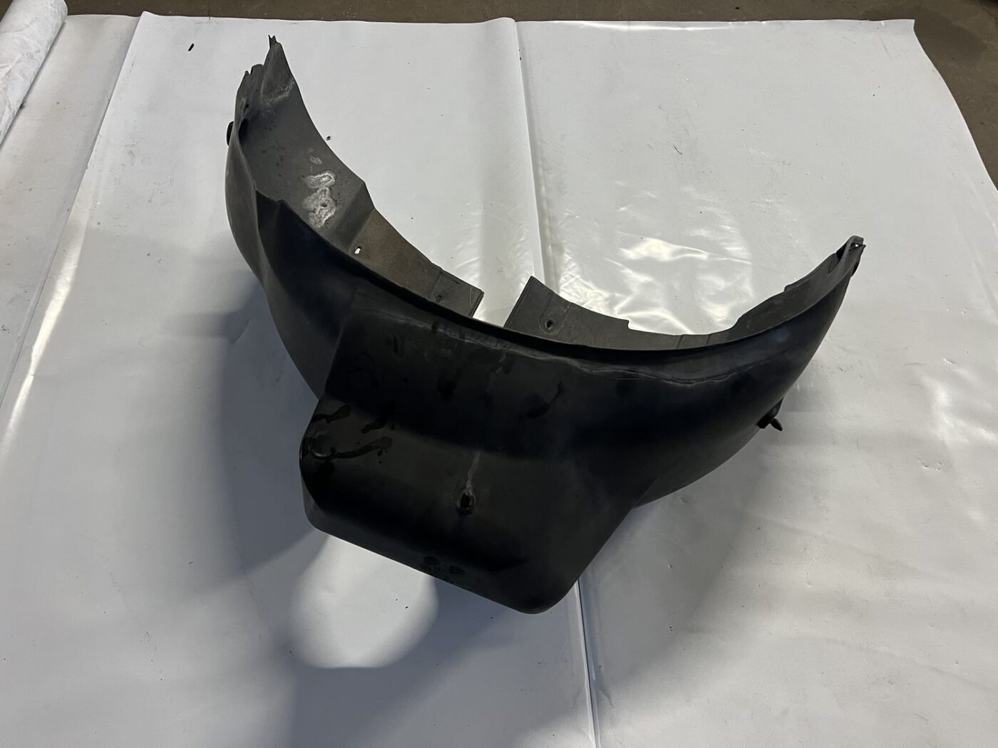 Aizmugurējais kreisais paspārns priekš AUDI A4 2000 AVANT 2 Aizmugurējais kreisais paspārns priekš AUDI A4 2000 AVANT