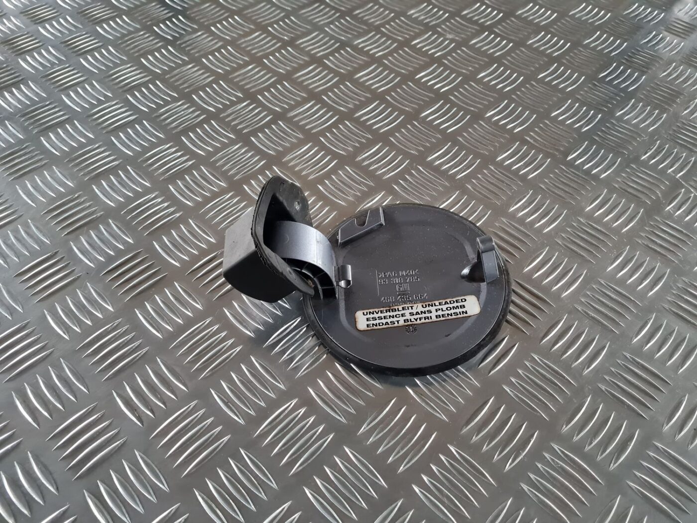 Degvielas tvertnes vāks priekš OPEL MERIVA 2004