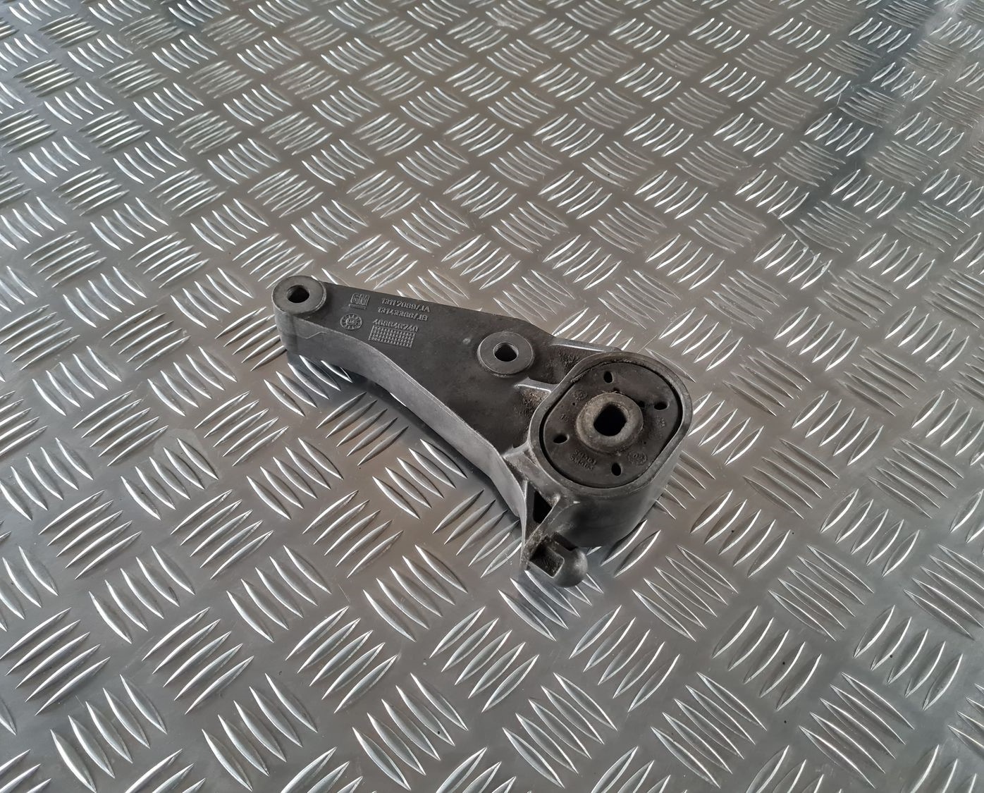 Dzinēja spilvens priekš OPEL MERIVA 2004 1 Dzinēja spilvens priekš OPEL MERIVA 2004