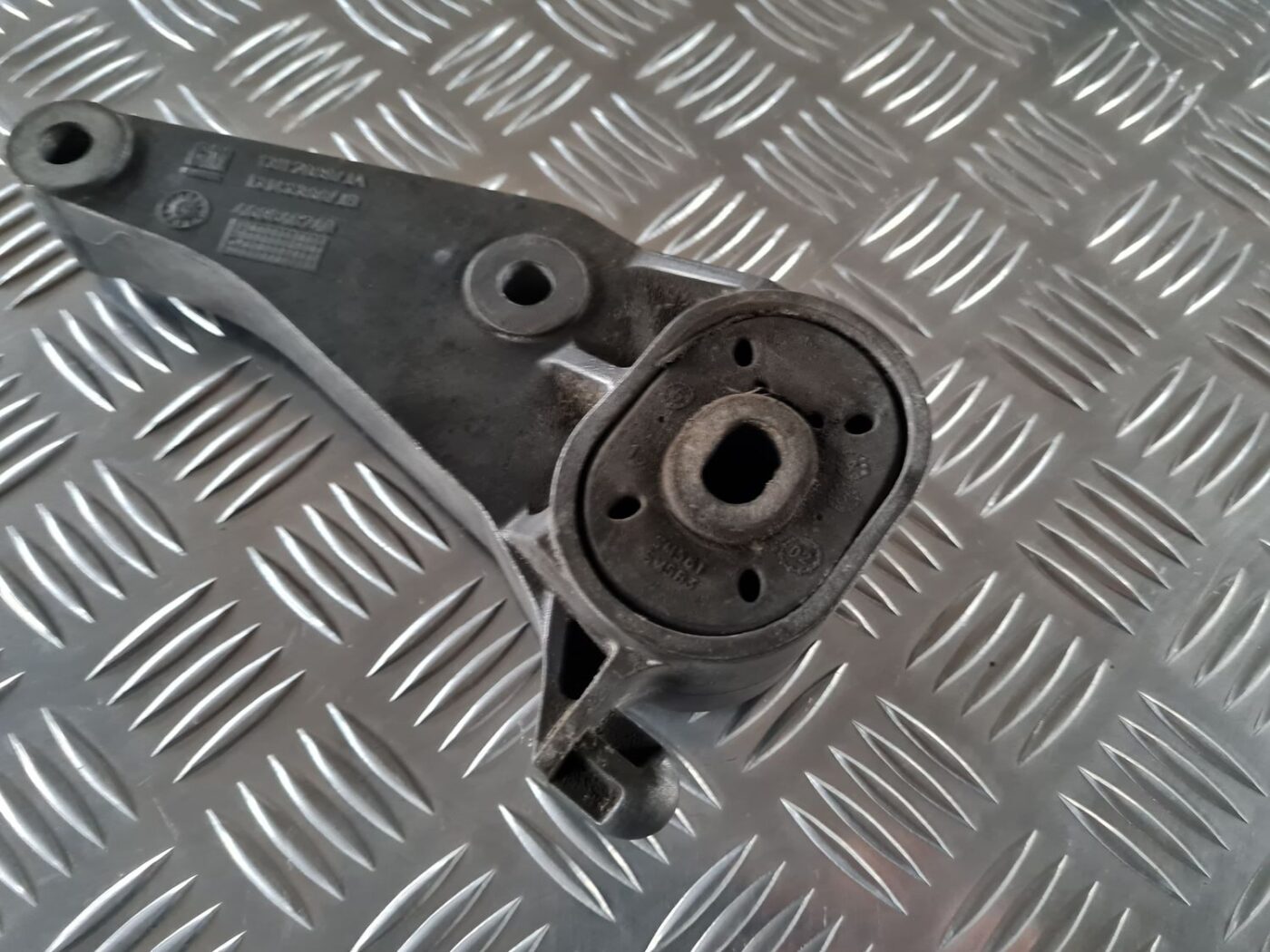 Dzinēja spilvens priekš OPEL MERIVA 2004 2 Dzinēja spilvens priekš OPEL MERIVA 2004