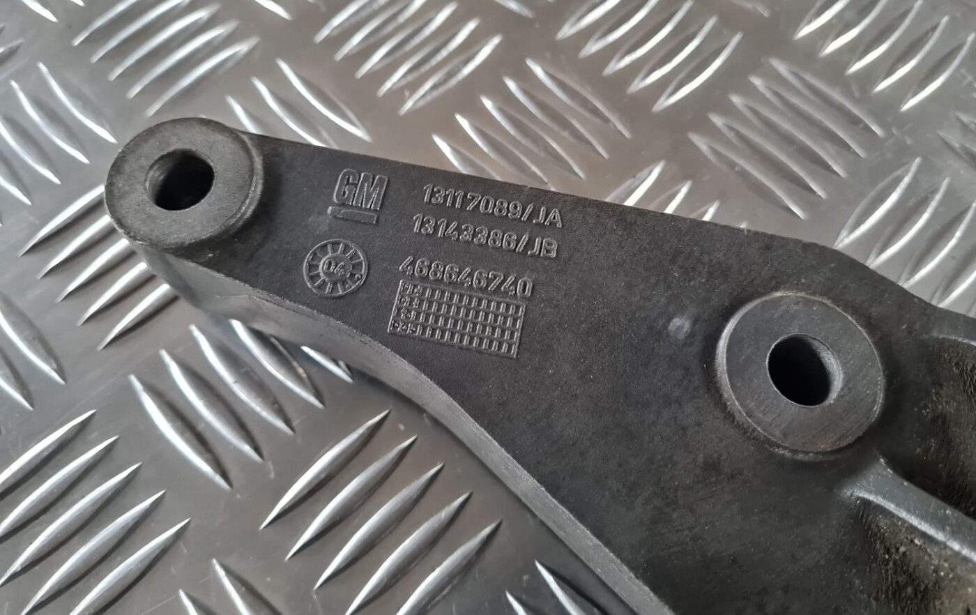 Dzinēja spilvens priekš OPEL MERIVA 2004 4 Dzinēja spilvens priekš OPEL MERIVA 2004