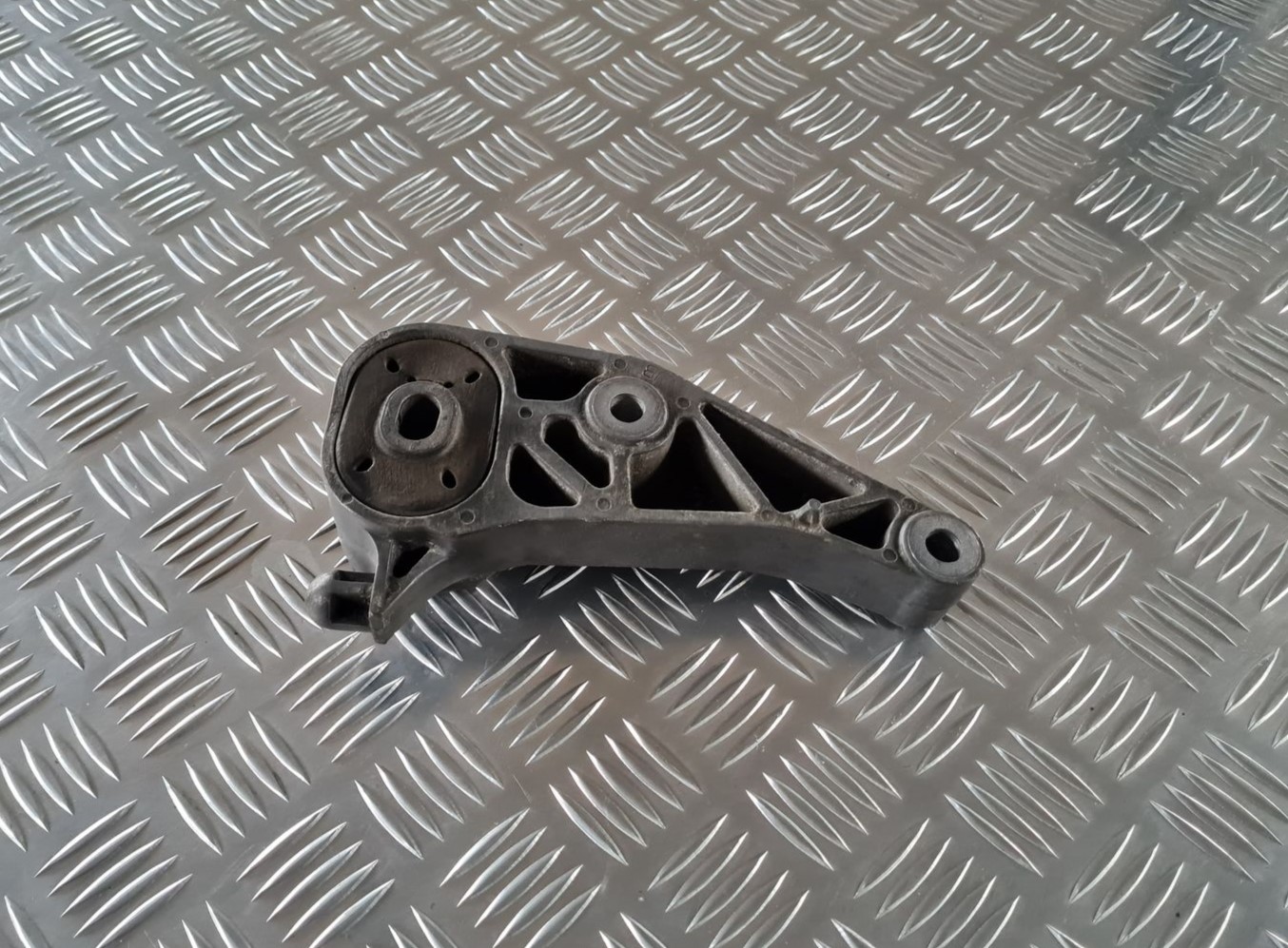 Dzinēja spilvens priekš OPEL MERIVA 2004 3 Dzinēja spilvens priekš OPEL MERIVA 2004