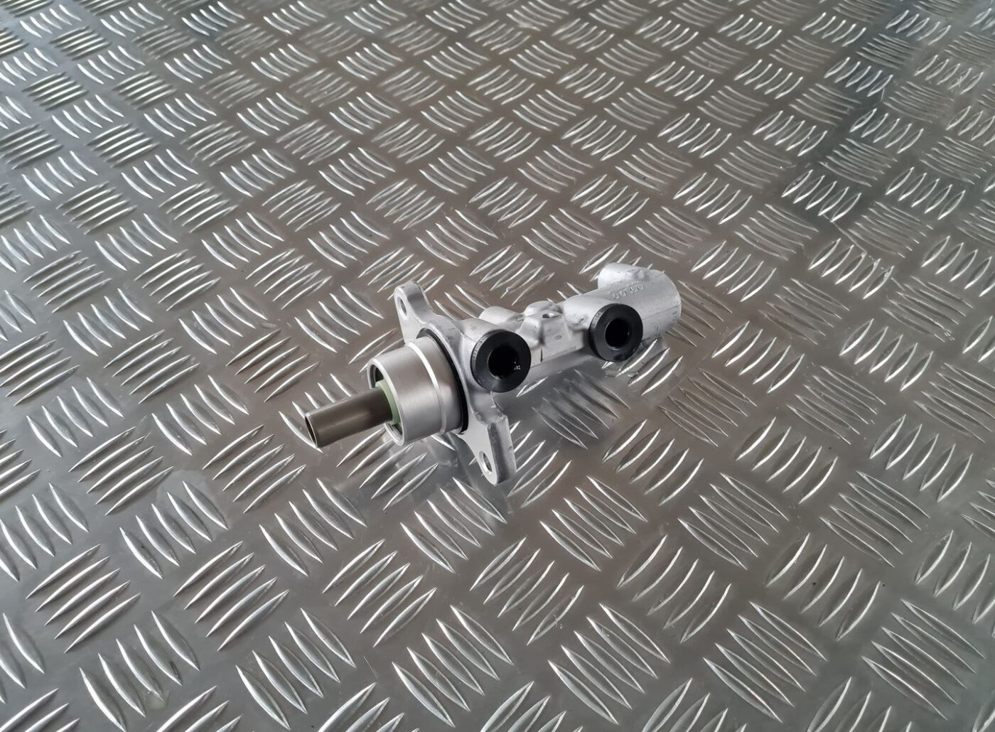 Bremžu pastiprinātāja galvenais cilindrs priekš OPEL MERIVA 2004 1 Bremžu pastiprinātāja galvenais cilindrs priekš OPEL MERIVA 2004