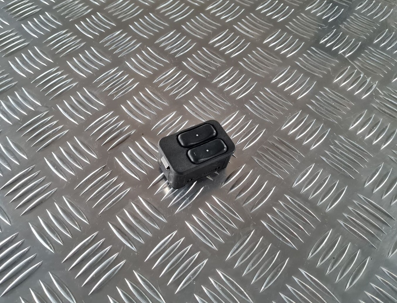 Stikla pacelšanas poga priekš OPEL MERIVA 2004 1 Stikla pacelšanas poga priekš OPEL MERIVA 2004