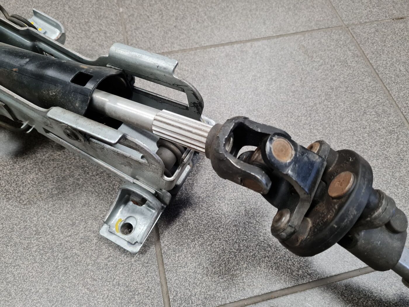 Stūres statne priekš VOLVO V70 2002 SILVER 15 Stūres statne priekš VOLVO V70 2002 SILVER