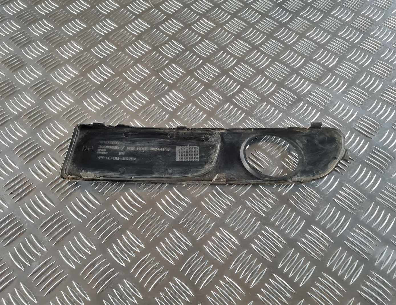 Miglas luktura reste, pa labi priekš VOLVO S80 2007 Black 2 Miglas luktura reste, pa labi priekš VOLVO S80 2007 Black