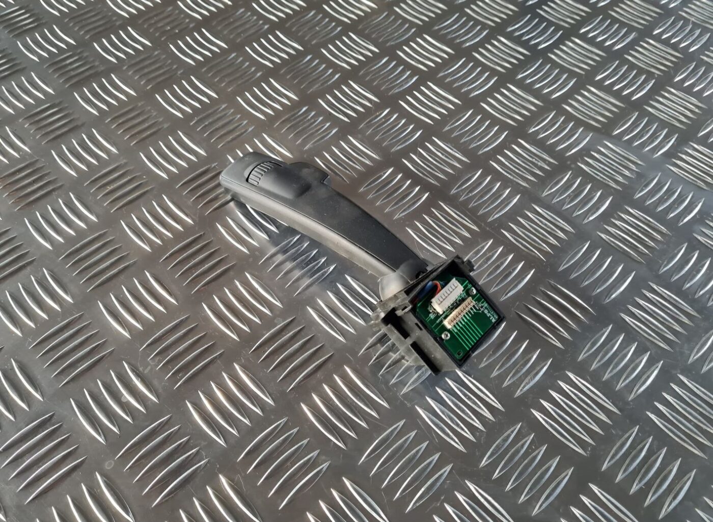 Stikla tīrītāja slēdzis priekš VOLVO S80 2007 Black 3 Stikla tīrītāja slēdzis priekš VOLVO S80 2007 Black