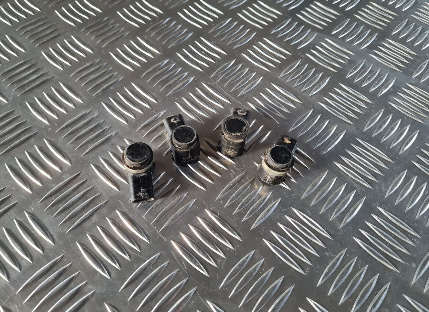 Parkošanās devējs priekš VOLVO S80 2007 Black 1 Parkošanās devējs priekš VOLVO S80 2007 Black