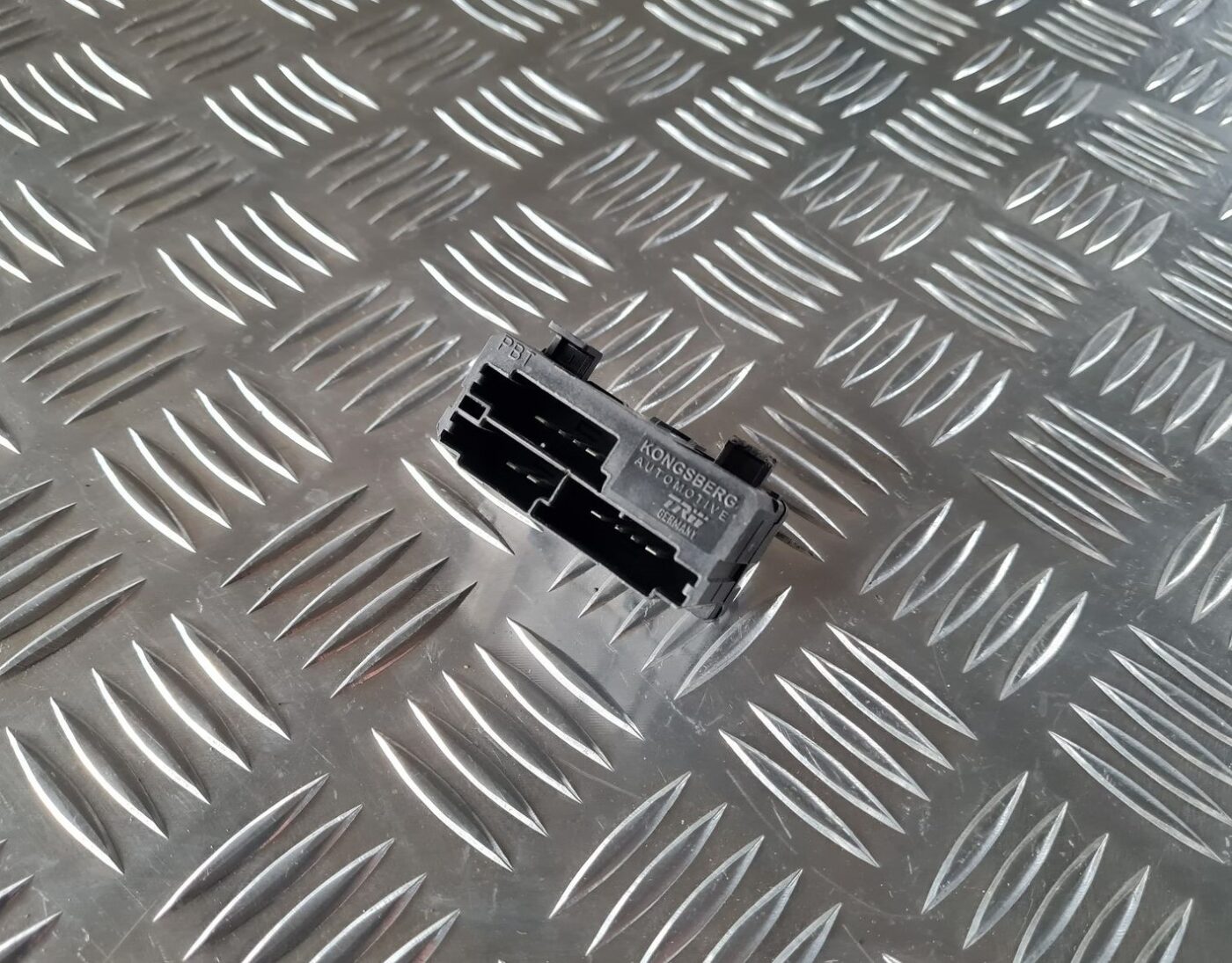 Sēdekļu apsildes releja priekš VOLVO S80 2007 Black 2 Sēdekļu apsildes releja priekš VOLVO S80 2007 Black