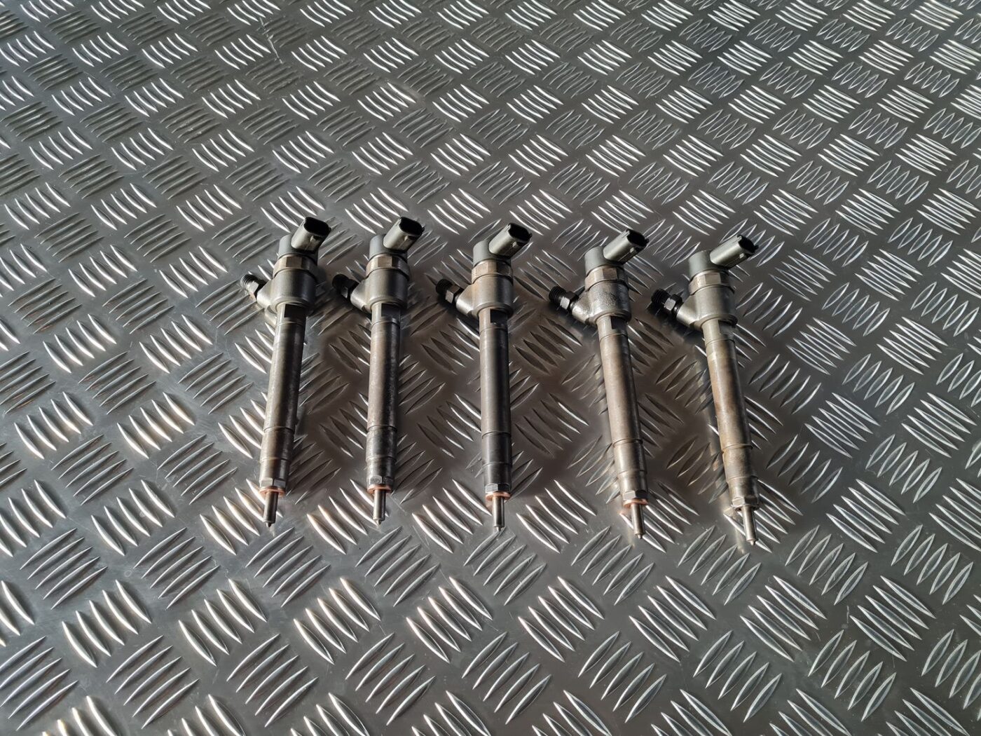 Degvielas smidzinātājs priekš VOLVO S80 2007 Black 1 Degvielas smidzinātājs priekš VOLVO S80 2007 Black