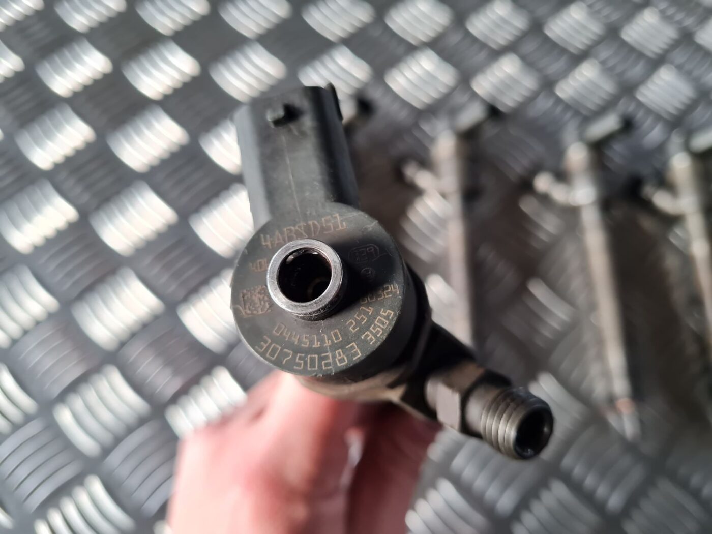 Degvielas smidzinātājs priekš VOLVO S80 2007 Black 3 Degvielas smidzinātājs priekš VOLVO S80 2007 Black