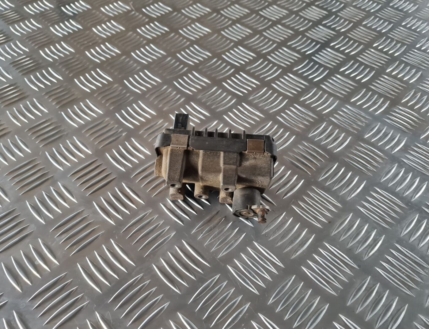 Turbīnas vadības bloks priekš VOLVO S80 2007 Black