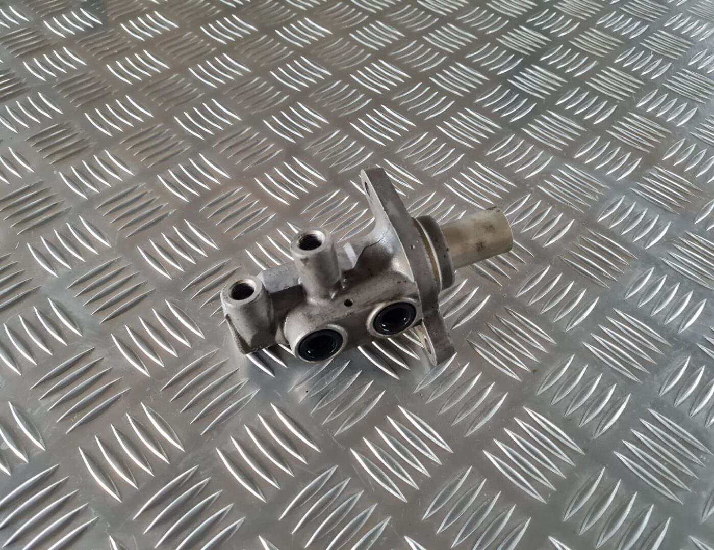 Bremžu pastiprinātāja galvenais cilindrs priekš VOLVO S80 2007 Black