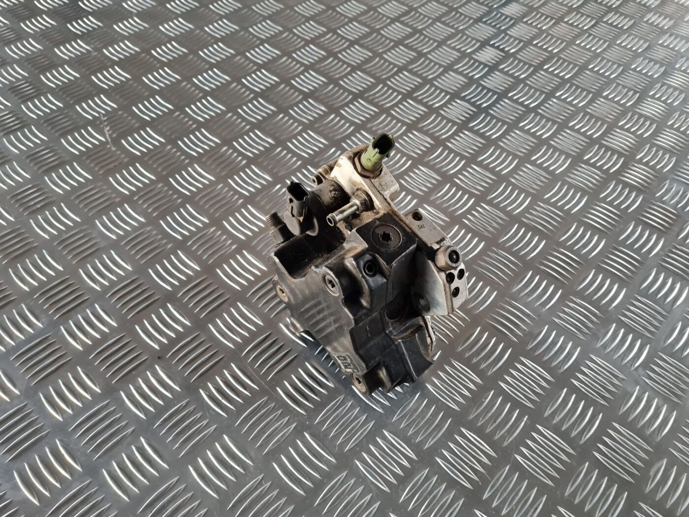 Augstspiediena degvielas sūknis priekš VOLVO S80 2007 Black 2 Augstspiediena degvielas sūknis priekš VOLVO S80 2007 Black