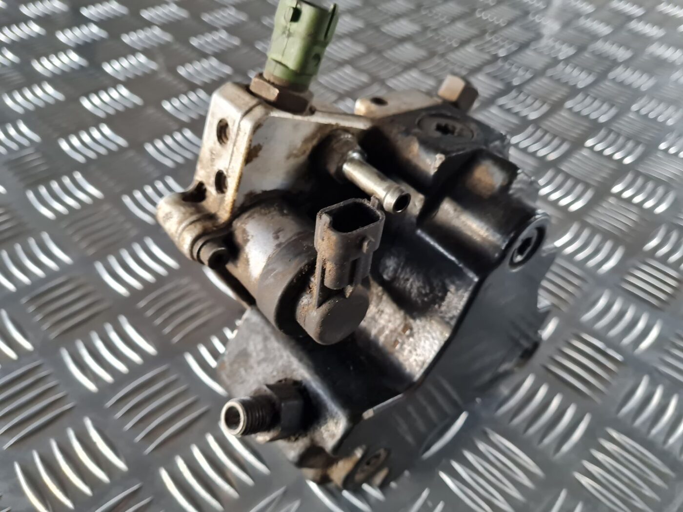 Augstspiediena degvielas sūknis priekš VOLVO S80 2007 Black 5 Augstspiediena degvielas sūknis priekš VOLVO S80 2007 Black