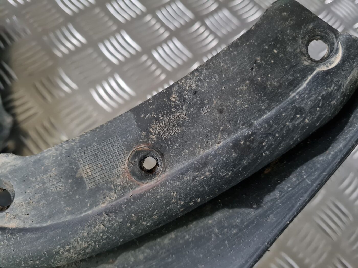 Aizmugurējo dubļusargu komplekts priekš VOLVO S80 2007 Black