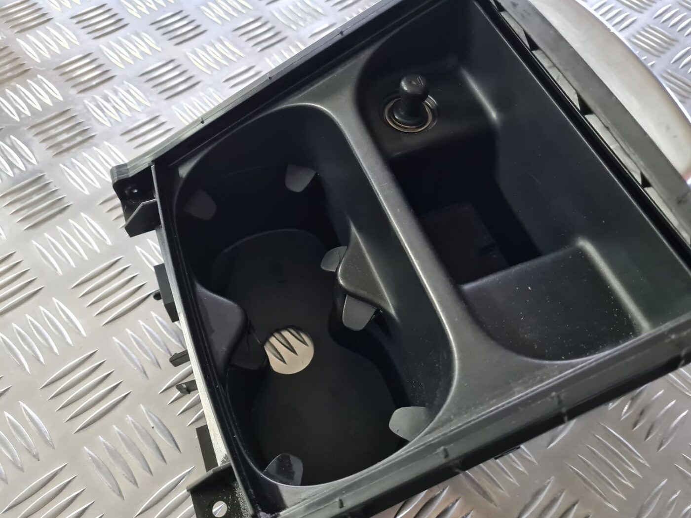 Krūzes turētājs priekš VOLVO S80 2007 Black