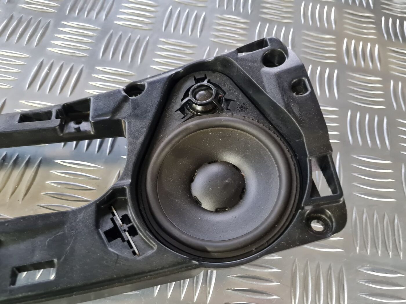 Mērinstrumentu paneļa skaļrunis priekš VOLVO S80 2007 Black 5 Mērinstrumentu paneļa skaļrunis priekš VOLVO S80 2007 Black