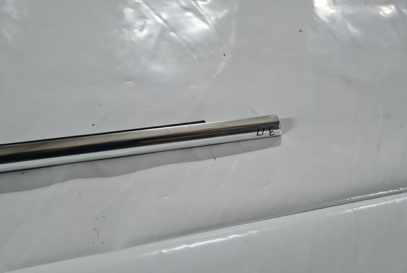 Aizmugurējo labo durvju moldings priekš VOLVO S80 2007 Black