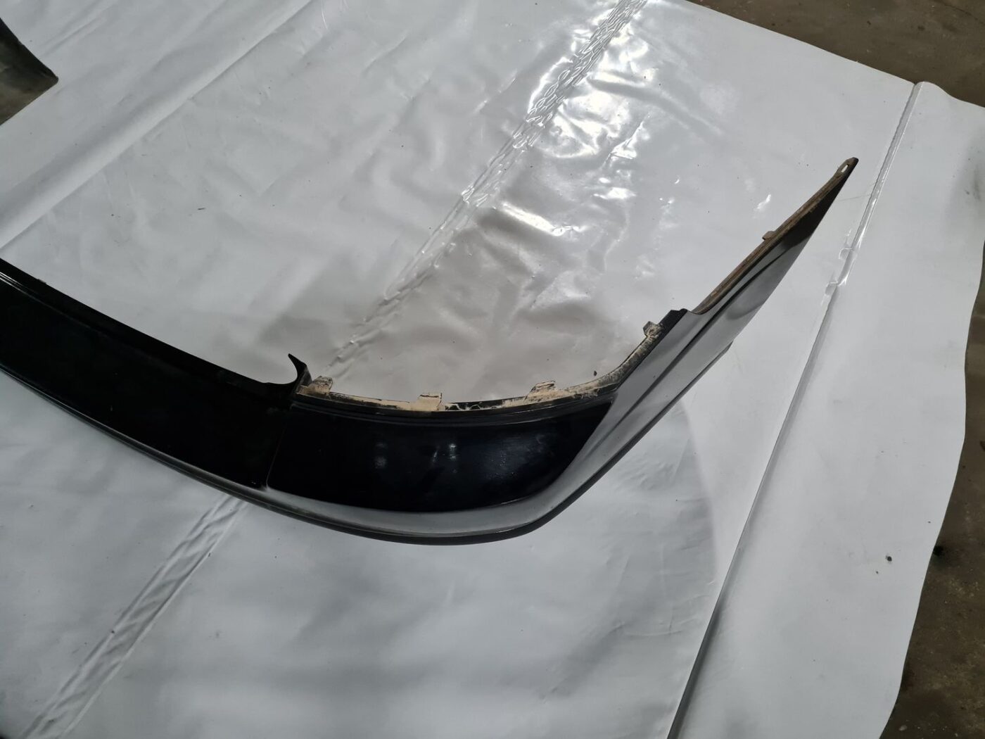 Aizmugures buferis priekš VOLVO S80 2007 Black 6 Aizmugures buferis priekš VOLVO S80 2007 Black