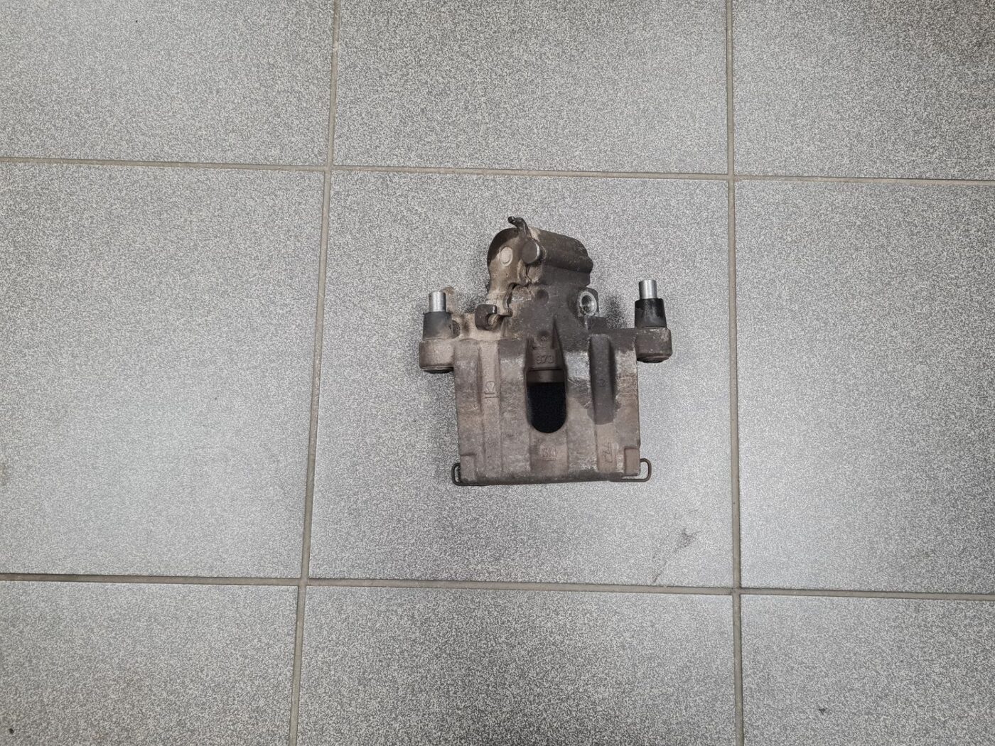 Aizmugurējais kreisais suports priekš OPEL VECTRA C 2008 1 Aizmugurējais kreisais suports priekš OPEL VECTRA C 2008