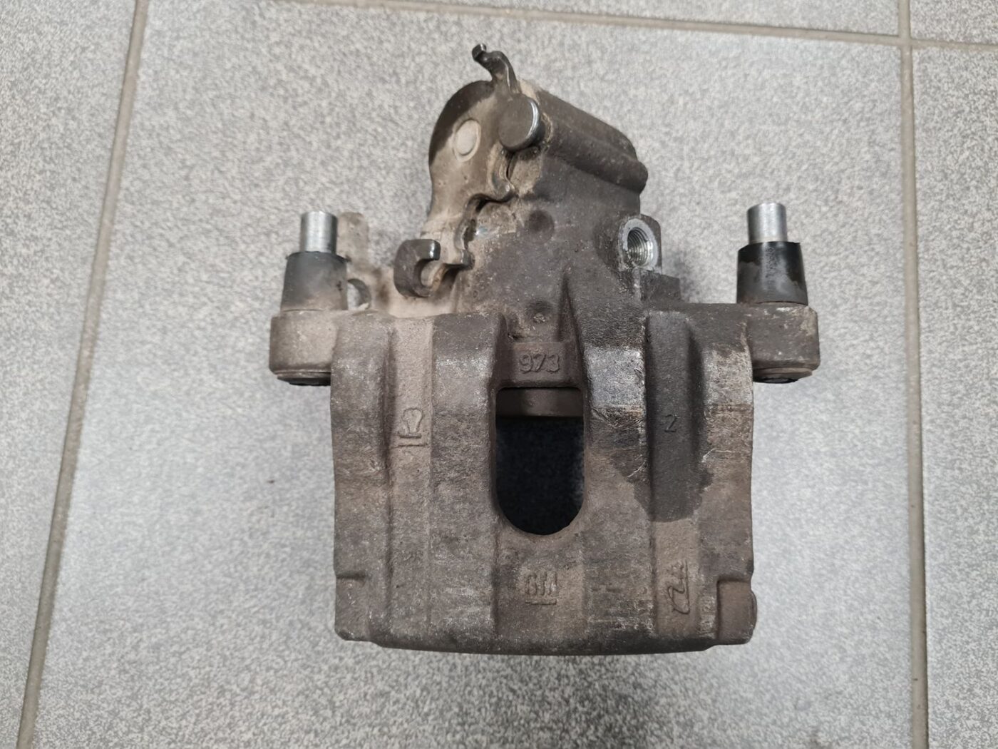 Aizmugurējais kreisais suports priekš OPEL VECTRA C 2008 2 Aizmugurējais kreisais suports priekš OPEL VECTRA C 2008