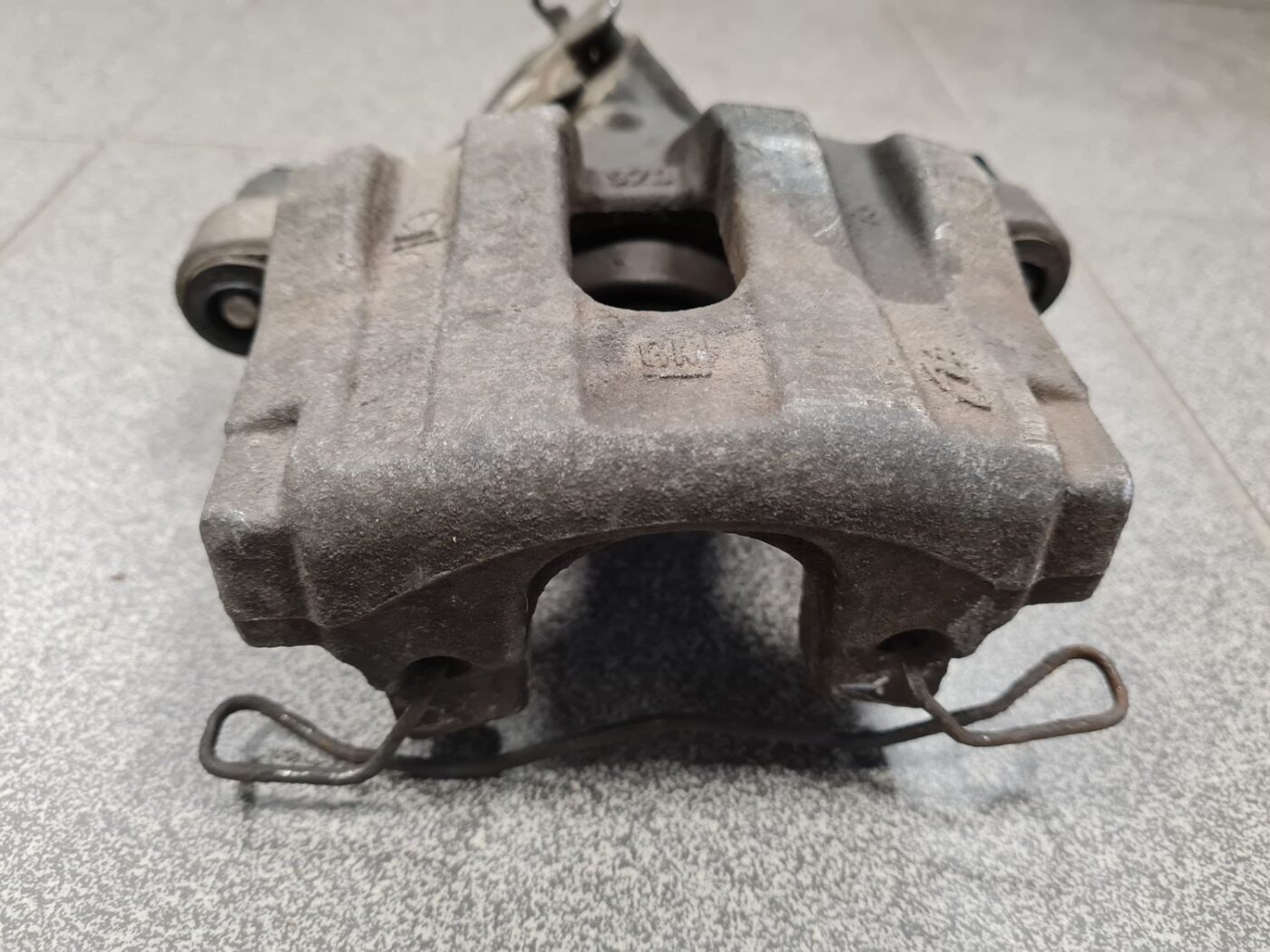 Aizmugurējais kreisais suports priekš OPEL VECTRA C 2008 10 Aizmugurējais kreisais suports priekš OPEL VECTRA C 2008