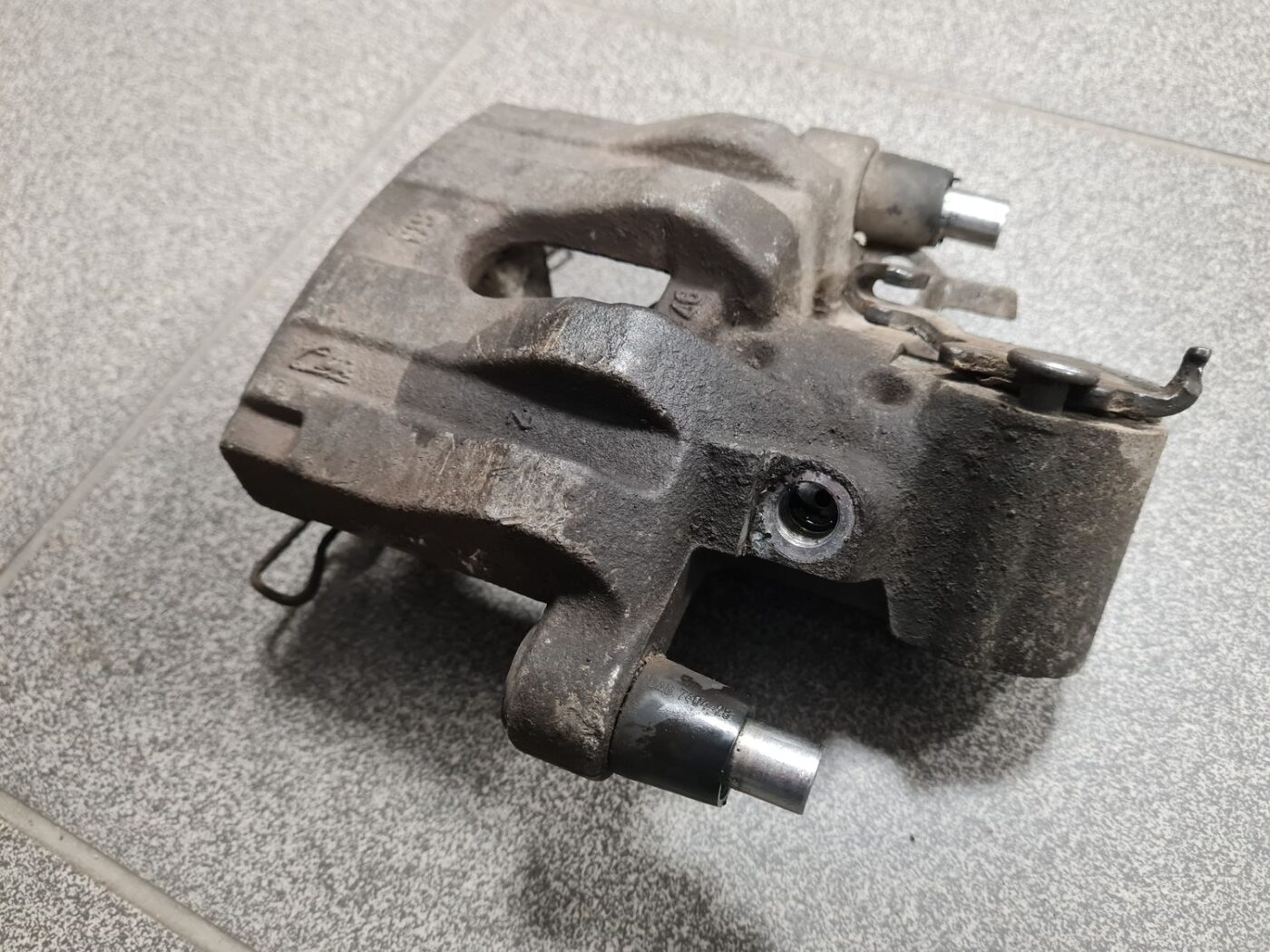 Aizmugurējais kreisais suports priekš OPEL VECTRA C 2008 9 Aizmugurējais kreisais suports priekš OPEL VECTRA C 2008