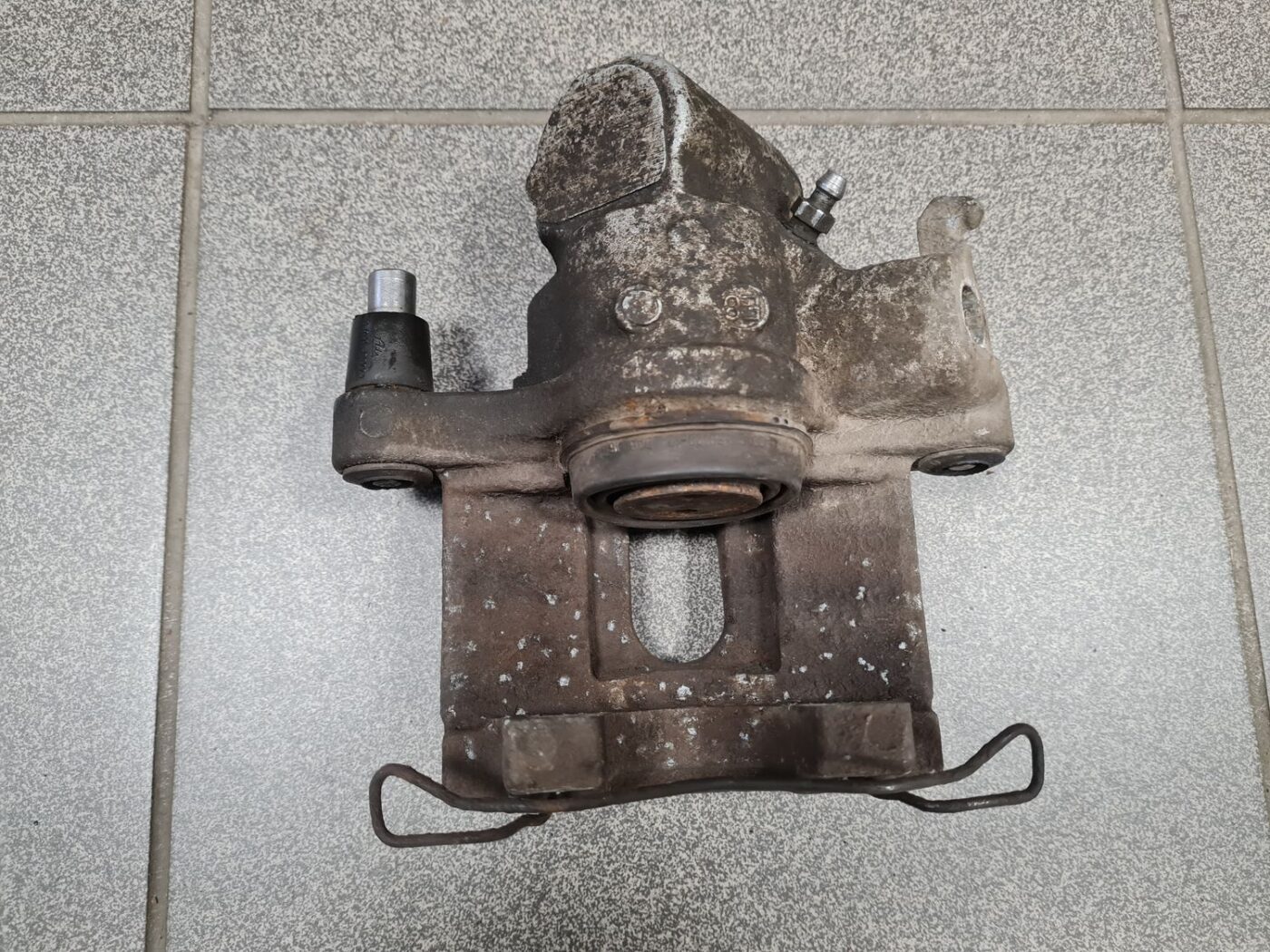 Aizmugurējais kreisais suports priekš OPEL VECTRA C 2008 7 Aizmugurējais kreisais suports priekš OPEL VECTRA C 2008