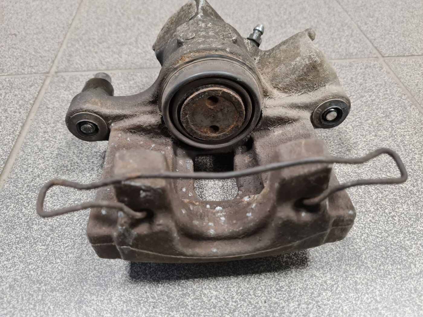 Aizmugurējais kreisais suports priekš OPEL VECTRA C 2008 6 Aizmugurējais kreisais suports priekš OPEL VECTRA C 2008