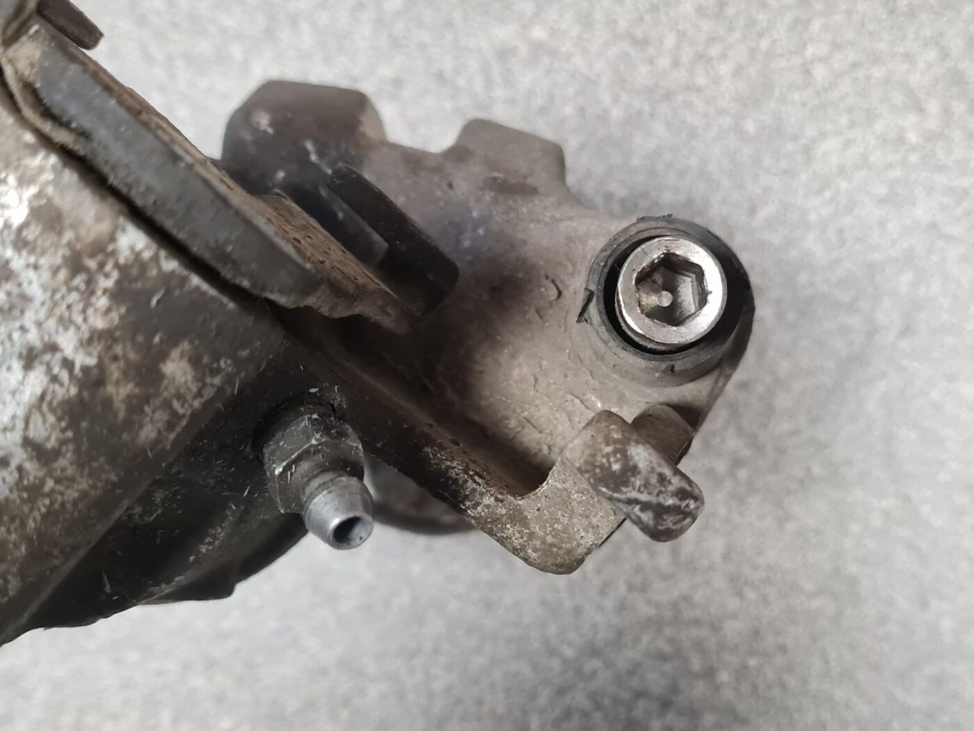 Aizmugurējais kreisais suports priekš OPEL VECTRA C 2008 4 Aizmugurējais kreisais suports priekš OPEL VECTRA C 2008