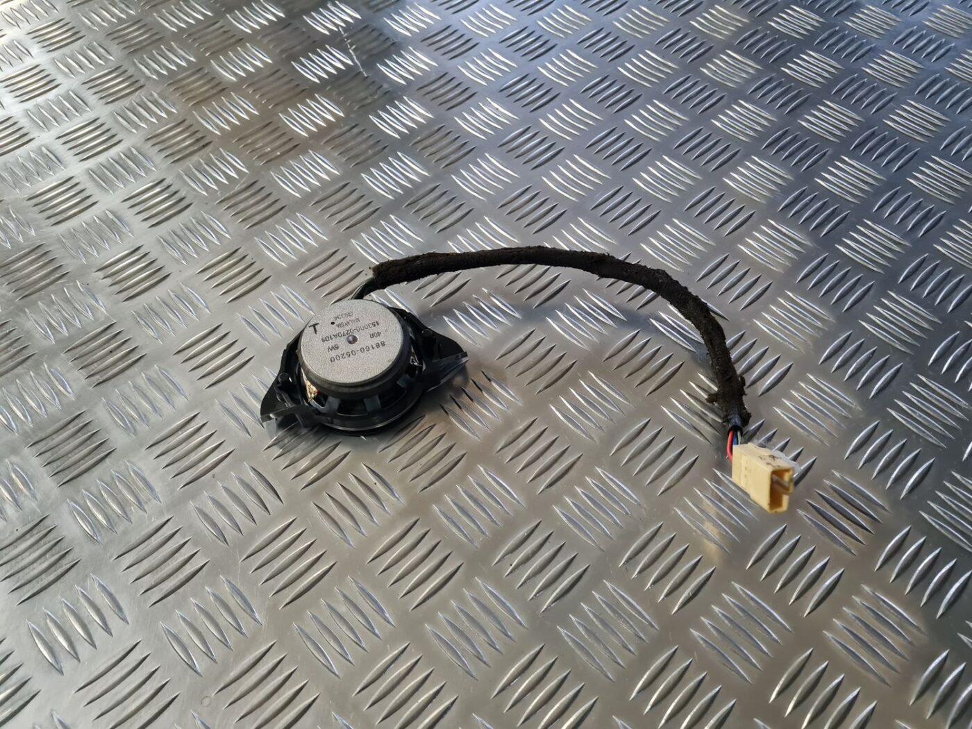 Mērinstrumentu paneļa skaļrunis priekš TOYOTA AVENSIS 2010 2 Mērinstrumentu paneļa skaļrunis priekš TOYOTA AVENSIS 2010