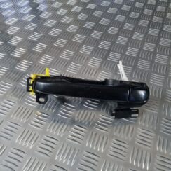 Aizmugurējāis labais durvju rokturis priekš TOYOTA AVENSIS 2010