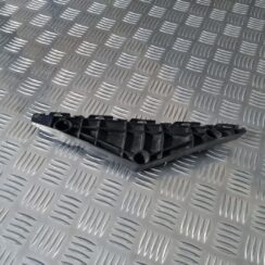 Priekšēja bufera kronšteins priekš TOYOTA AVENSIS 2010