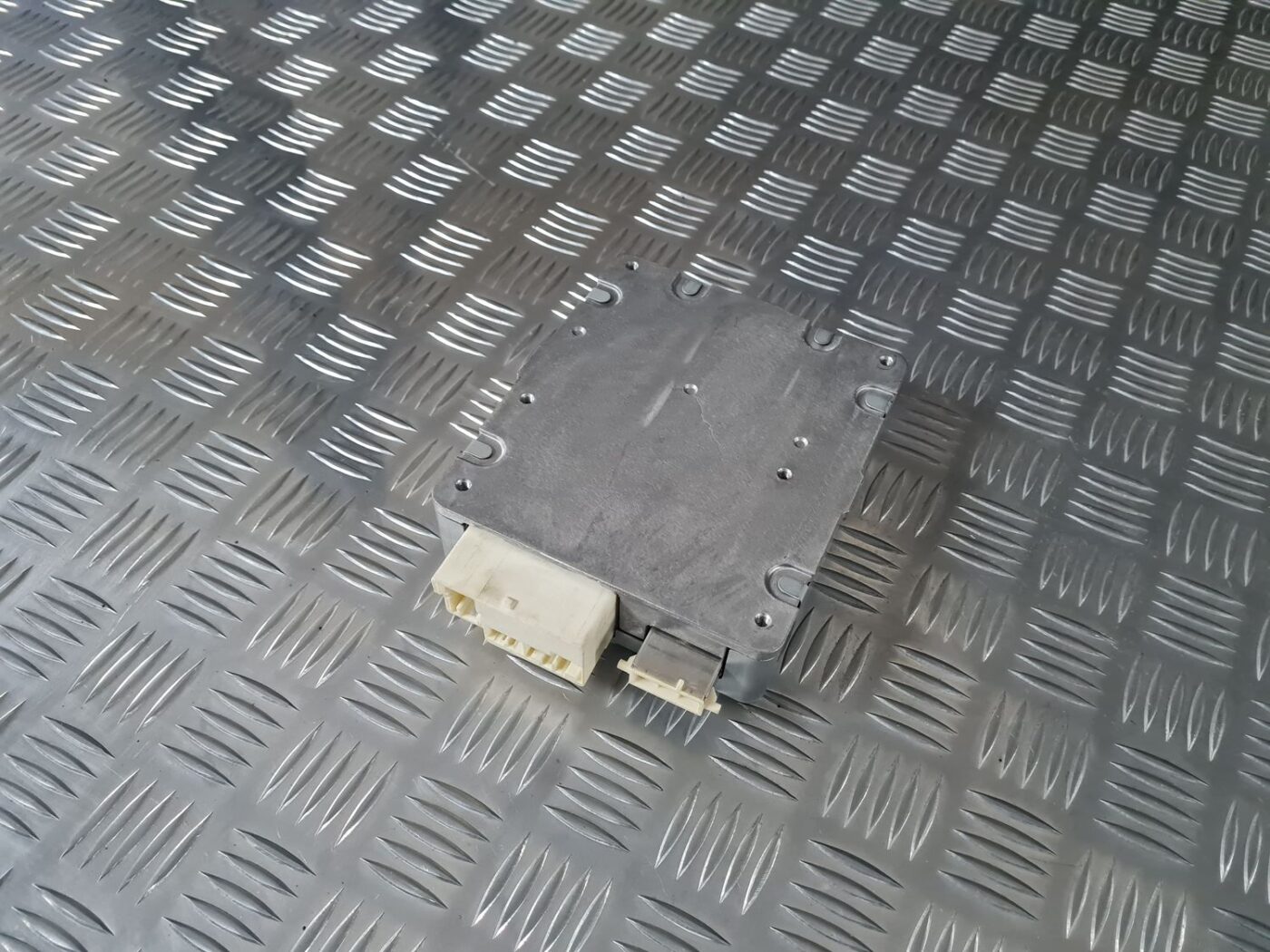 Hidrauliska pastiprinātāja vadības bloks priekš TOYOTA AVENSIS 2010